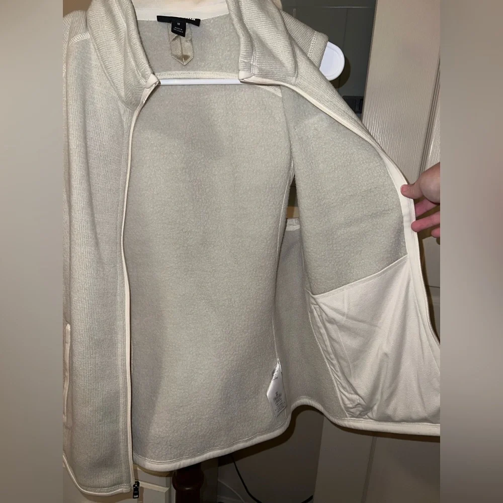 Patagonia Off-White Fleece Vest - Picture 12 of 14